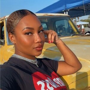 Meet your Posher, Aja